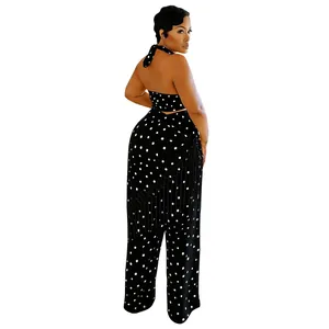 Vue de dos d'un ensemble deux pièces à pois avec pantalon large à franges et haut