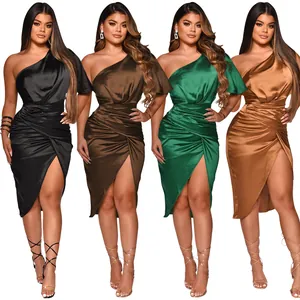 Elegante One-Shoulder-Satin-Midikleider in vier Farben mit einem Schlitz vorn