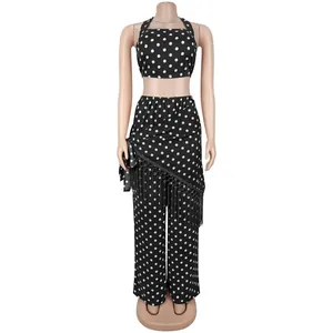 Détail de l'ensemble 3 pièces à pois noirs avec jupe à franges et pantalon large