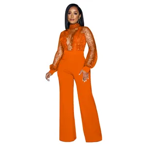 Combinaison vibrante orange à paillettes et manches longues sur un mannequin pro