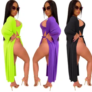 Sexy einfarbiger Badeanzug und passendes langes Strandmantel-Set für modebewusste Damen