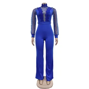 Combinaison pantalon bleue élégante avec dentelle transparente et détails pailletés