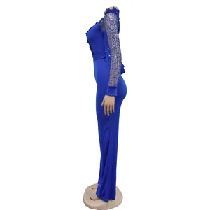 Combinaison bleu roi élégante avec manches pailletées transparentes et ceinture