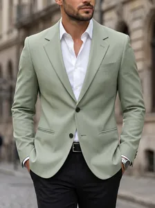 Nahaufnahme eines hellgrünen, schmal geschnittenen Business-Blazers für Herren