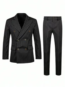 Vue détaillée de l'ensemble de costume à rayures croisé pour homme sur fond blanc.