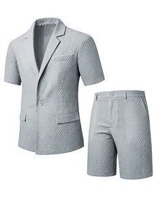 Vue détaillée de l'ensemble blazer à manches courtes et short pour hommes à texture