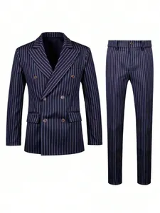 Vue détaillée du costume rayé bleu marine à boutonnage croisé avec veste et pantalon.