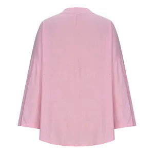 Vista trasera detallada de una camisa casual de algodón y lino rosa con mangas largas