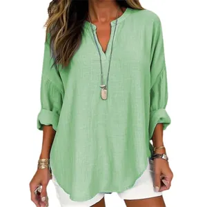 Camisa casual de algodón y lino para mujer en verde claro con cuello en V