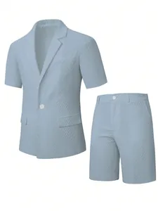 Détail de la texture gaufrée de cet ensemble costume décontracté à manches courtes
