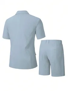 Vue arrière d'un ensemble chemise à manches courtes et short bleu texturé pour homme