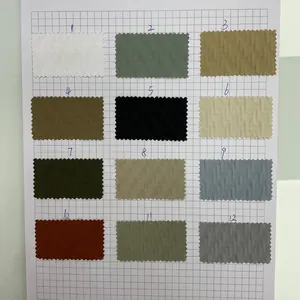 Échantillons de couleurs détaillés en tissu texturé pour costumes d'été