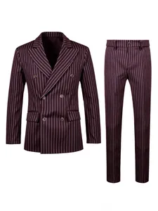 Photo de studio d'un ensemble de costume bordeaux à rayures et double boutonnage