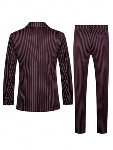 Vue arrière d'un ensemble costume rayé bordeaux foncé pour homme avec veste et pantalon