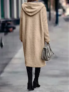 Rückansicht von beige flauschige Kapuzenmantel für Damen für den Herbst und Winter
