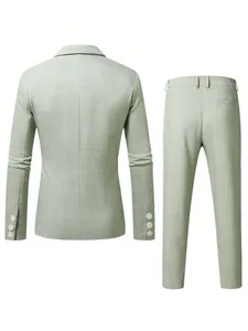 Vue arrière détaillée d'un costume de mariage pour homme coupe slim vert sauge
