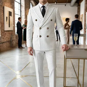 Détail d'un costume croisé pour homme blanc à fines rayures noires pour cérémonie