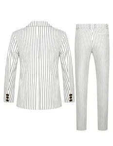 Vue arrière détaillée d'un costume rayé blanc pour homme avec blazer et pantalon ajusté.