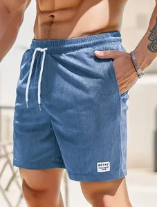 Nahaufnahme einer blauen Cord-Shorts für Herren mit Kordelzug und POINT-Aufnäher