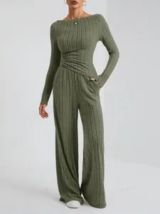 Conjunto de dos piezas de punto de canalé verde oliva con top de manga larga y pantalón