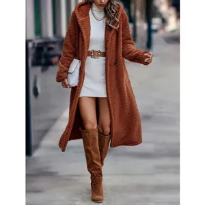 Eleganter, langärmeliger brauner Plüschmantel mit Kapuze für Damen, modisches Teddy-Design.