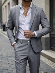 Costume homme gris moderne à coupe ajustée, idéal pour les mariages ou les dîners chics