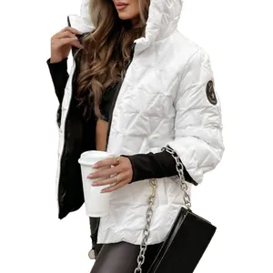 Modische weiße Damen Pufferjacke mit Kapuze, schwarzem Patchwork und V-Steppmuster