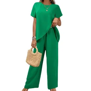 Grünes zweiteiliges Sommerset für Damen mit unregelmäßigem Kurzarm-Oberteil und Hose