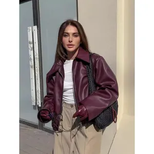 Giacca da motociclista oversize in ecopelle bordeaux per moda autunno inverno