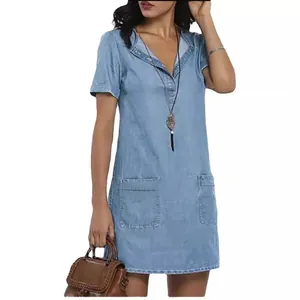 Robe midi en jean bleu clair à manches courtes avec poches avant et col en V décontractée