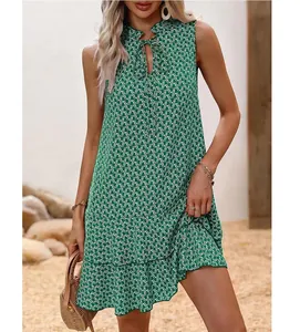 Robe sans manches bohème imprimée verte avec col volanté à nouer et ourlet à plusieurs niveaux
