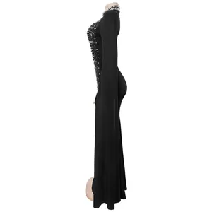Vista de perfil de elegante vestido de noche de sirena negro con perlas y diamantes