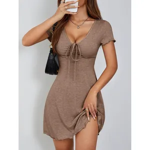 Robe Midi à Col en V de Style Français Femmes Été Coupe Slim Cordon de Serrage Nœud Taille A-Line Robe à Manches Courtes