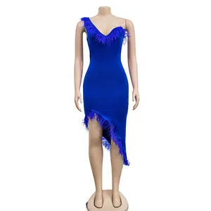 Königsblaues ärmelloses Midi-Kleid mit V-Ausschnitt, Federbesatz und asymmetrischem Saum
