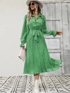 Fashionable green floral pleated long sleeve maxi dress featuring a stylish waist tie