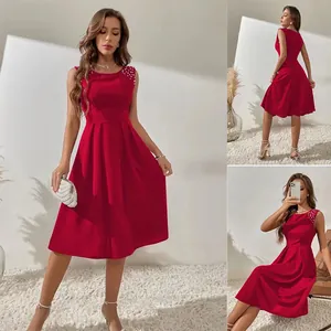 Rotes ärmelloses Prinzessinnenkleid mit Rundhalsausschnitt und Perlen, Mehrwinkelansicht