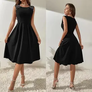 Elegantes schwarzes ärmelloses figurbetontes Midikleid mit Perlendetails für Damen