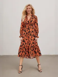 Elegante abito longuette arancione a fiori con scollo a V e vita elasticizzata da donna