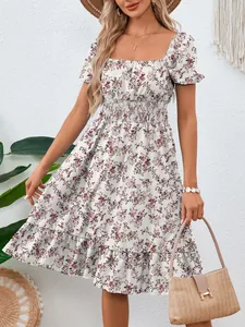 Abito linea A a fiori con vita arricciata e design femminile dell'orlo a balze