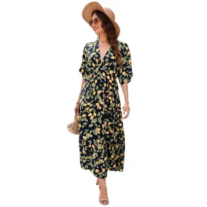 Elegantes Maxikleid mit V-Ausschnitt, sommerlichem Zitronen-Print und Fledermausärmeln