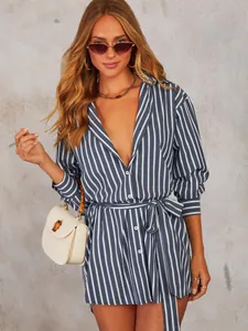 Elegante mini abito a camicia a righe blu navy con scollo a V e cintura da annodare