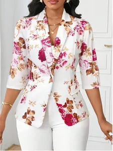 Vooraanzicht van een damesblazer met bloemenprint, roze bloemen en 3/4-mouwen