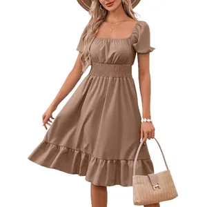 Elegante abito a linea A marrone con volant, vita arricciata e scollatura quadrata chic