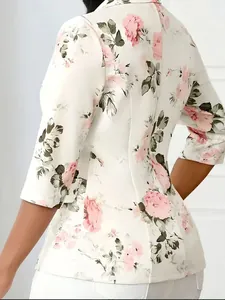 Elegante witte bloemenblazer voor dames met modieuze 3/4-mouwen en rozenprint.
