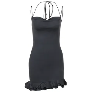 Robe courte dos nu noire sexy et moulante avec ourlet à volants pour l'été chic