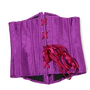 Detailaufnahme eines lila Satinkorsetts mit eleganter Schnürung aus Satinband