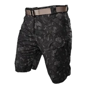 Détail du short tactique camouflage foncé avec une ceinture en toile beige