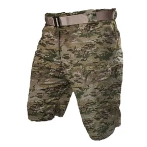 Vue détaillée du short cargo tactique camouflage pour hommes avec ceinture kaki