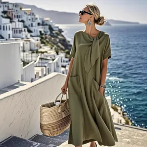 Robe longue élégante à manches courtes vert olive avec détail de nœud et poches