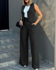 Completo chic da donna in due pezzi nero con gilet e pantaloni a gamba larga eleganti